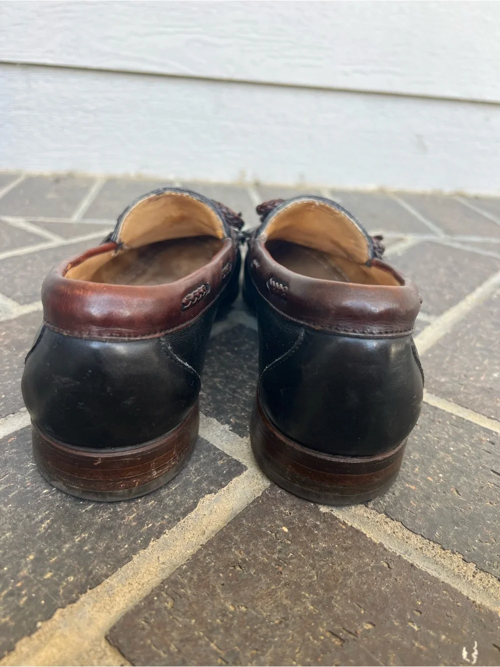 EUC Men’s 8.5 Allen Edmonds Woodstock Black and Brown Leather Kiltie Loafers